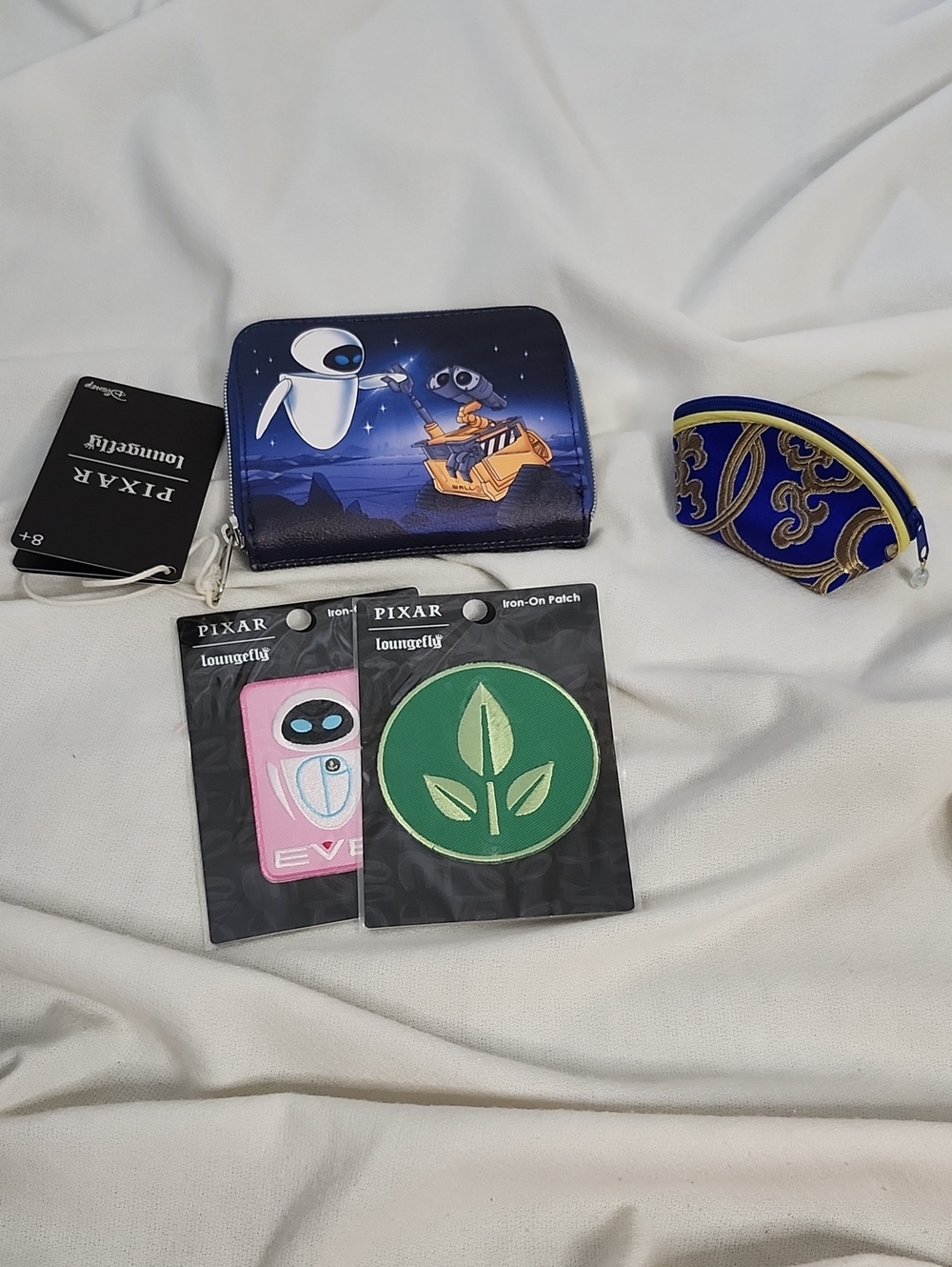 Loungefly WALL•E & EVE  Wallet  with Iron-On Patches and Coin Purse